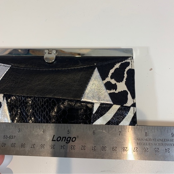 La Express Animal Print B&W Wallet Wristlet - Picture 6 of 7